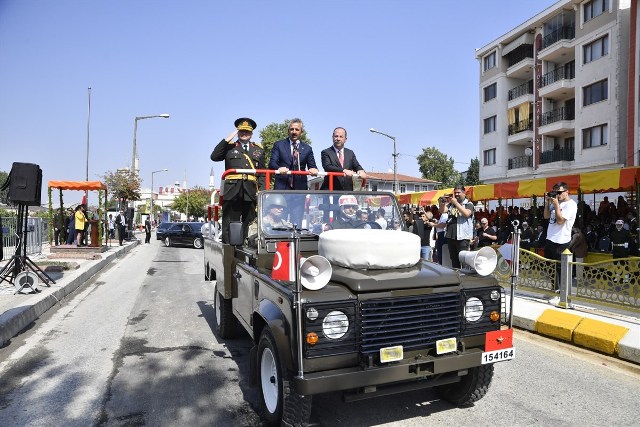 Atatürk Bulvarı tören alanındaki