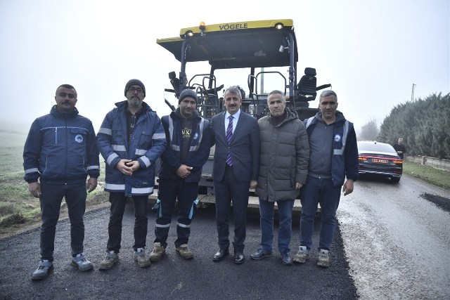 “Köylerimiz sıcak asfaltla buluşmaya devam ediyor.”