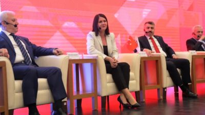 EDİRNE’NİN İLK KADIN BELEDİYE BAŞKANI AV. FİLİZ GENCAN AKIN “GELECEĞE YÖN VEREN KADINLAR ZİRVESİ”NDE!