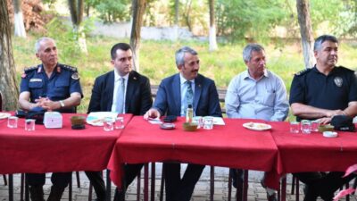 Valis Yunus Sezer Büyükgerdelli köyünde yaşayan vatandaşlarla buluştu