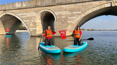 KIRKPINAR SPOR BİLİMLERİ FAKÜLTESİNDEN AYAKTA KÜREK SÖRFÜ PROJESİ