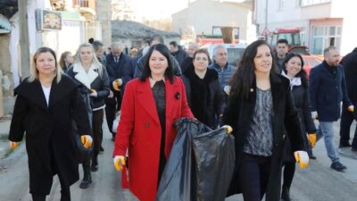 BAŞKAN GENCAN AKIN’DAN TEMİZLİK SEFERBERLİĞİ: YENİİMARET MAHALLESİ’NDE ÇÖP TOPLADI, VATANDAŞLARI DİNLEDİ