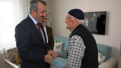 Vali Sezer’den 96 Yaşındaki Bekir Amcaya Anlamlı Ziyaret