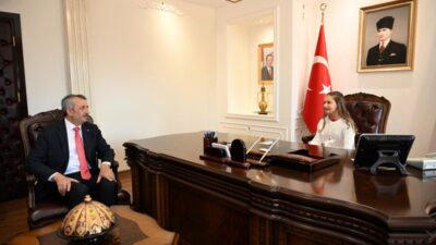 Edirne’de 23 Nisan Coşkusu:Genç Validen Anlamlı Talimat