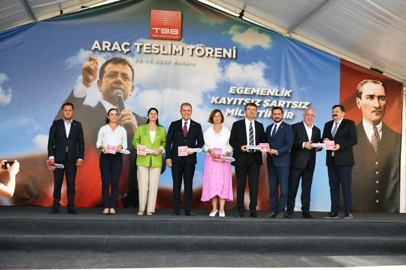 BAŞKAN GENCAN AKIN, “YAPTIĞIMIZ TEMASLARIN SONUÇLARINISOMUT ADIMLARLA GÖRMEKTEN BÜYÜK MUTLULUK DUYUYORUM”