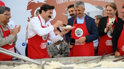 6 tonluk İpsala Pirinci ile Dünyada Bir İlk Yaşandı. Edirne’de Türkiye’nin en büyük tenceresinde