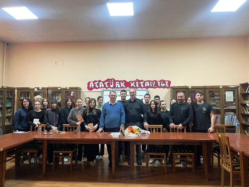 EDİRNE SOSYAL BİLİMLER LİSESİ’NDE ŞİİR DOLU GÜN: ESKİ MEZUN ŞAİR ERCAN ATA ÖĞRENCİLERLE BULUŞTU Edirne Sosyal Bilimler Lisesi, edebiyat