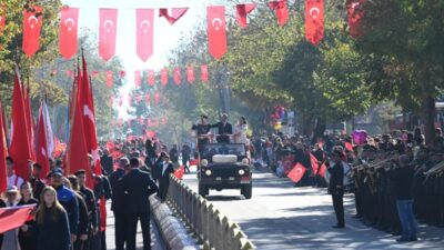 Cumhuriyet’in 102 Yıllık Gururu Edirne Semalarında Yankılandı