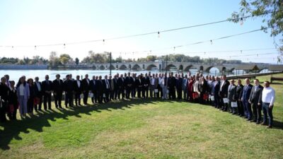 Edirne’de Muhtarlar Günü Coşkusu: Vali Yunus Sezer ve Protokol Muhtarlarla Bir Araya Geldi Sezer: “Muhtarlarımız halkla devlet arasında