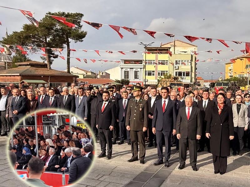 “Milli bayramlarımız kimsenin siyasi şov alanı değildir.”