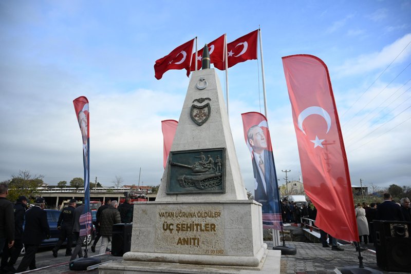 ÜÇ ŞEHİTLER ANITI YENİLENEN YÜZÜYLE ZİYARETE AÇILDI