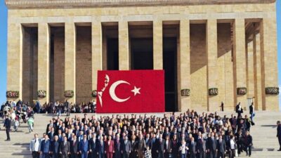 CHP Tam Kadro Ata’nın Huzurunda