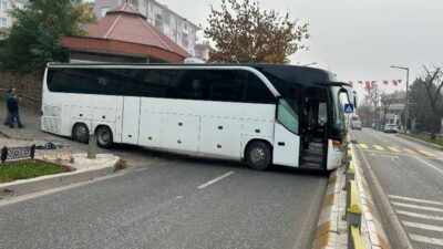 Atatürk Bulvarı’nda Otobüs Krizi: Sabah Trafiği 2 Saat Felç Oldu