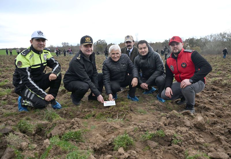 “ŞEHİTLERİMİZ İÇİN HER BİR FİDAN, GELECEĞİMİZ İÇİN BİN NEFES” PROJESİ KAPSAMINDA 500 FİDAN TOPRAKLA BULUŞTU