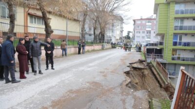 Edirne’de gün boyu etkisini artıran sağanak yağış, Sarıçapaşa Mahallesi’nde tehlikeli