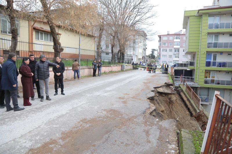 Edirne’de gün boyu etkisini artıran sağanak yağış, Sarıçapaşa Mahallesi’nde tehlikeli
