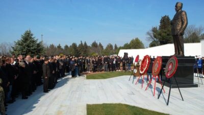 &nbsp;26 Mart Balkan Şehitlerini Anma Günü dolayısıyla, Şükrü Paşa Anıtı’nda
