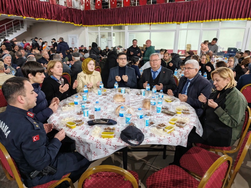 Süloğlu Kaymakamlığı ve Belediye Başkanlığının düzenlediği Geleneksel Büyük Süloğlu İftarı