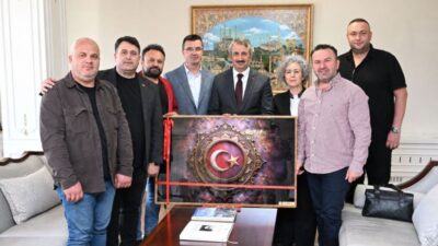 Edirne Gazeteciler Derneği Başkanı Gökhan Tuzladan ve yönetim kurulu üyeleri,