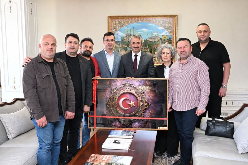 Edirne Gazeteciler Derneği Başkanı Gökhan Tuzladan ve yönetim kurulu üyeleri,
