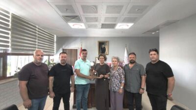 Edirne Gazeteciler Derneği (EGD) Başkanı Gökhan Tuzladan, beraberinde Başkan Yardımcıları