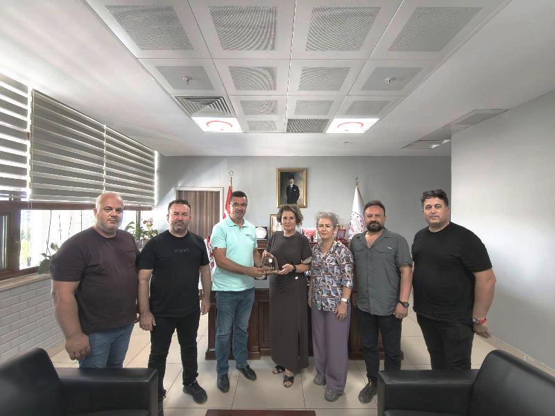 Edirne Gazeteciler Derneği (EGD) Başkanı Gökhan Tuzladan, beraberinde Başkan Yardımcıları