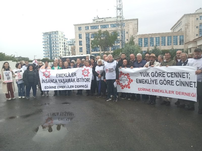 Edirne Emekliler Derneği, TÜİK İl Müdürlüğü önünde düzenlediği basın açıklamasında